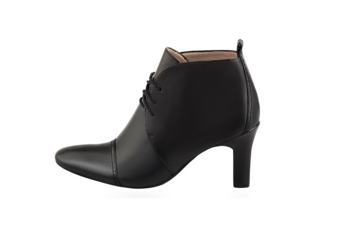 Satin black women's ankle boots with laces at the front. Round toe. High kitten heels. Profile view - Florence KOOIJMAN